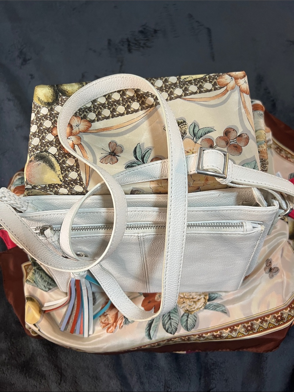 Brighton Barbados White Leather Muti City Organizer Tassel Magnetic Crossbody - Picture 17 of 17
